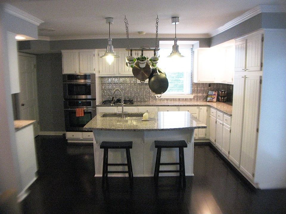 Gourmet Kitchen w/Granite and Stainless
