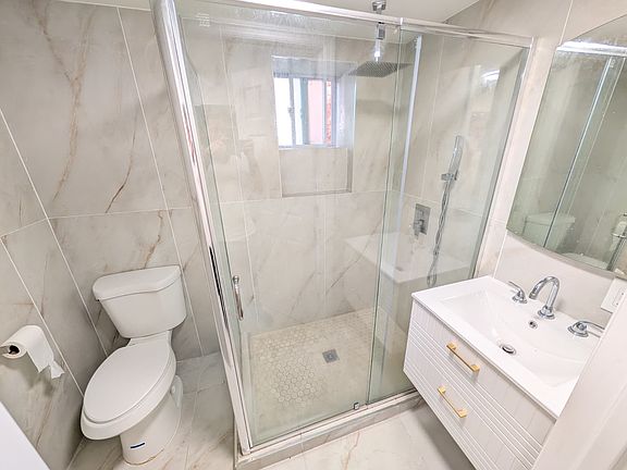 5th image of 993 Lenox Rd #1