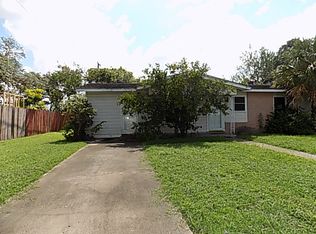 1004 Douglas St, Refugio, TX 78377