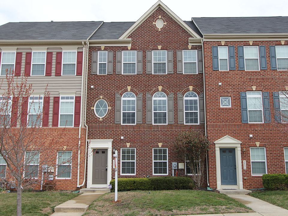 Expanded, brick-front TH