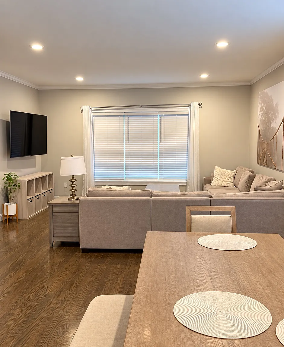 3 bed, 2.5 bath, 2550 sqft, $4,100 — Photo 3