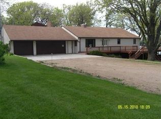 516 SW Shore Dr, Windom, MN 56101