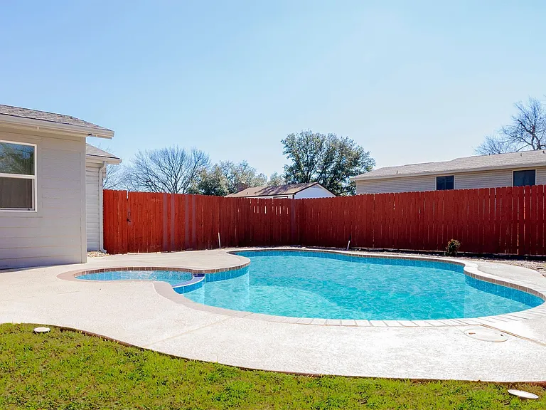 2700 Chancellor Dr — Photo 23