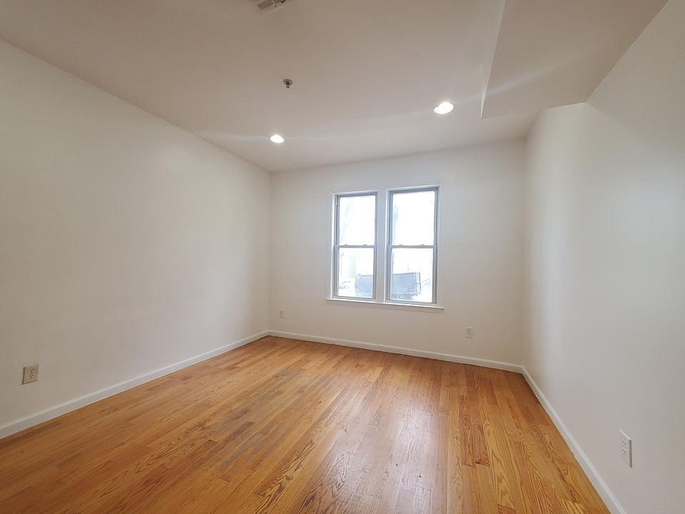 2nd image of 141 Carlton Ave APT 1