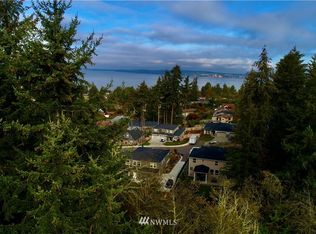 1211 Walnut Ln, Steilacoom, WA 98388