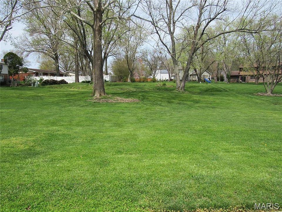 2nd image of 1900 Cheyenne Ln