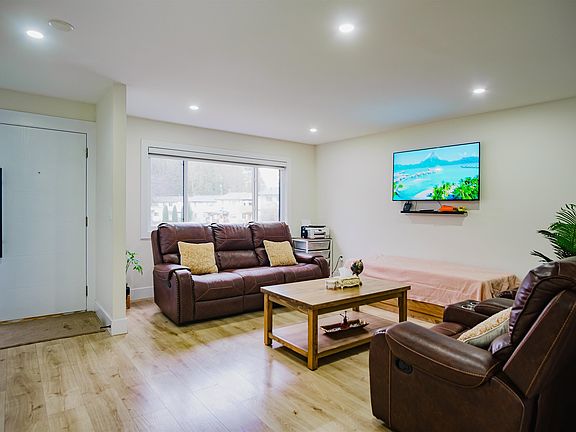 4th image of 32347 Brant Ave