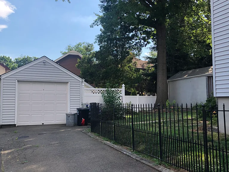 908 Linden Ave — Photo 7