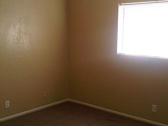 5th image of 2041 N Hunt Cir