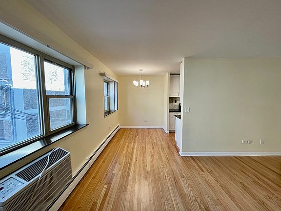 4th image of 420 W Aldine Ave APT 328