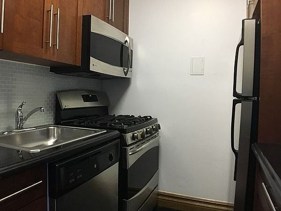 3rd image of 200 E 71st St APT 9L