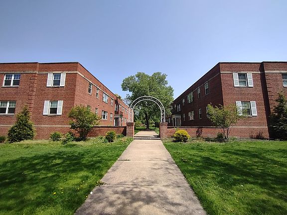 2nd image of 16015-16125 Van Aken Blvd #25-205