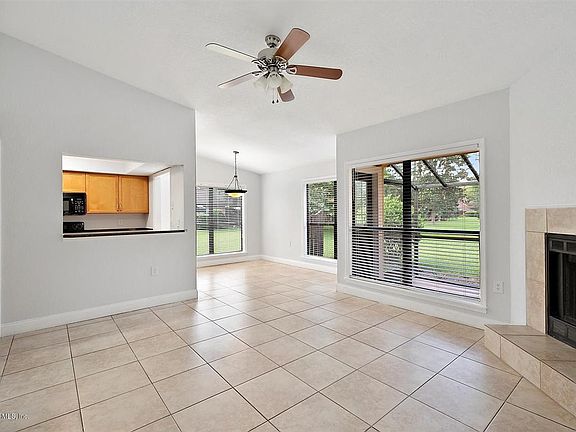 4th image of 721 Driftwood Cir