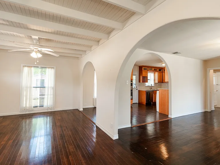 219 Colton Dr — Photo 2