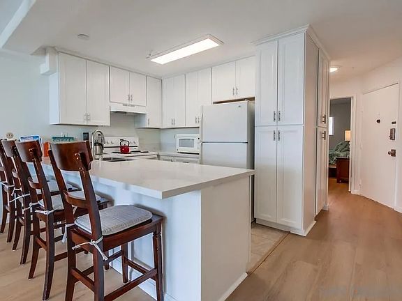 3rd image of 4667 Ocean Blvd Unit 311