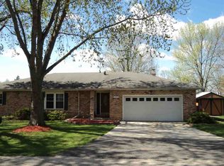 220 Hart Dr, Geneseo, IL 61254