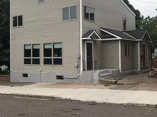 310 Scallon St, Hancock, MI 49930