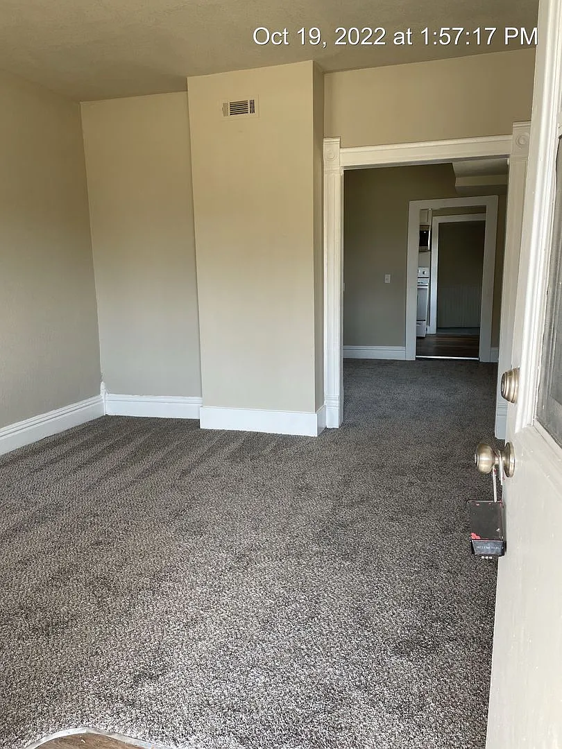 Updated 2 bedroom 1 bathroom home-located in Perry, IA — Photo 4
