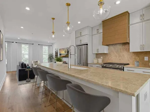 201 New St #2304-1, Decatur, GA 30030