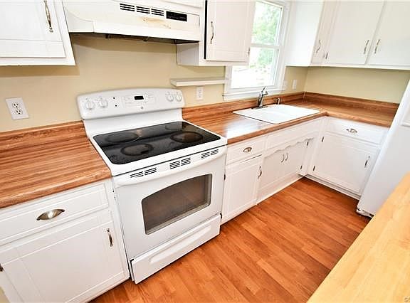 Lots of Counter Top Space!