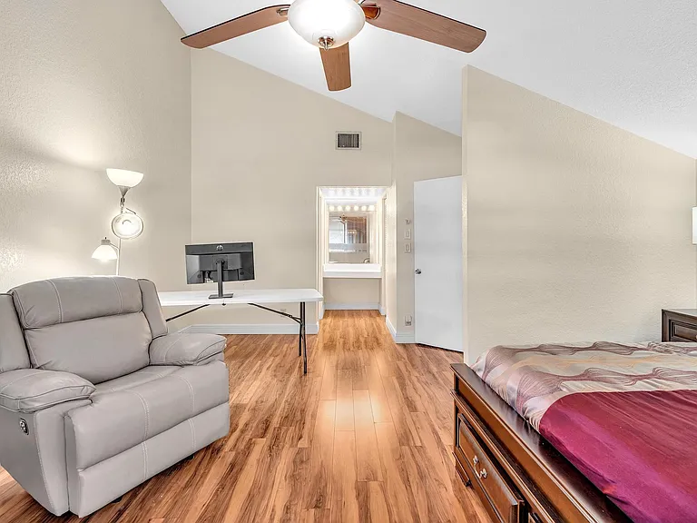 10240 NW 33rd Pl — Photo 11