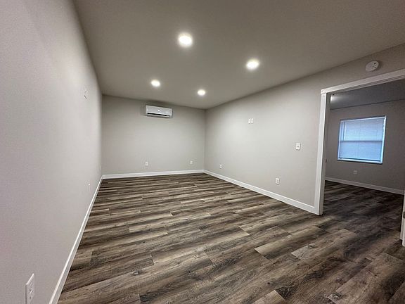 3rd image of 1111 11th Ave N #11