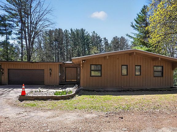 2nd image of 3301 Jewell Rd