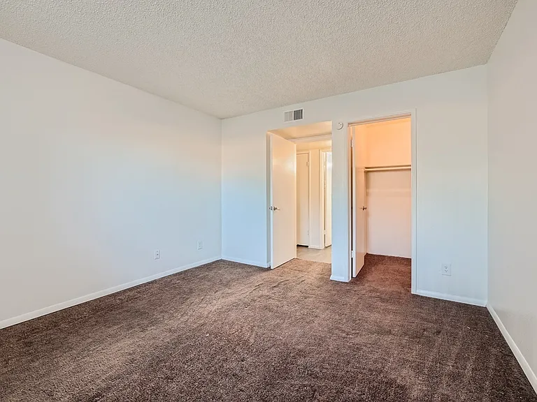 1325 W Guadalupe Rd — Photo 28