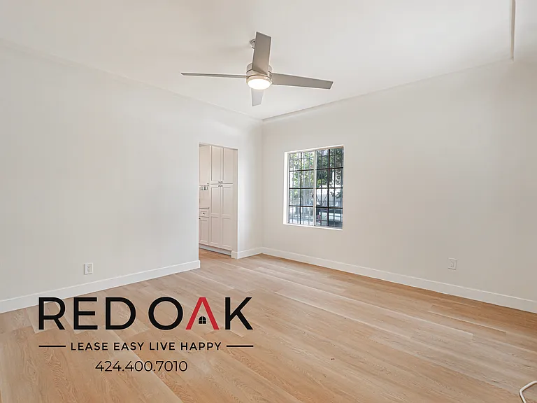 632 E 82nd St #632 — Photo 3