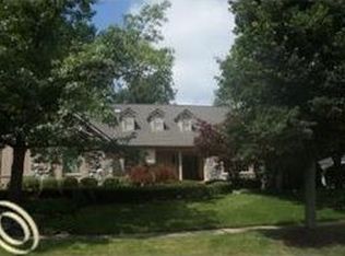 1015 Glenhill Dr, Northville, MI