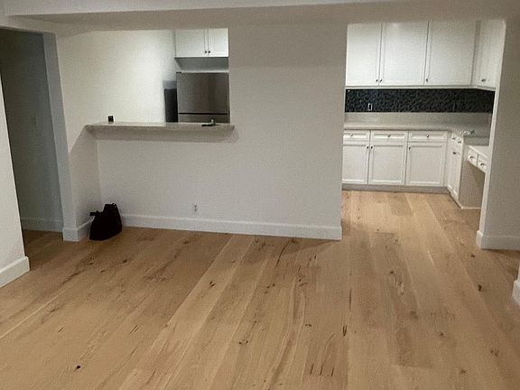 5th image of 11640 Woodbridge St APT 106
