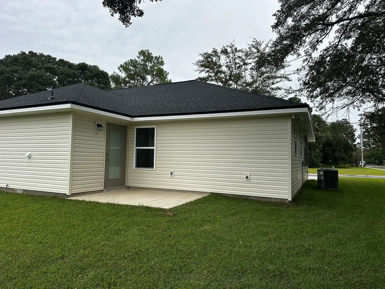 2 bed, 1000 sqft, $1,900 — Photo 2
