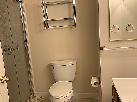 5th image of 203 Woodhawk Ln