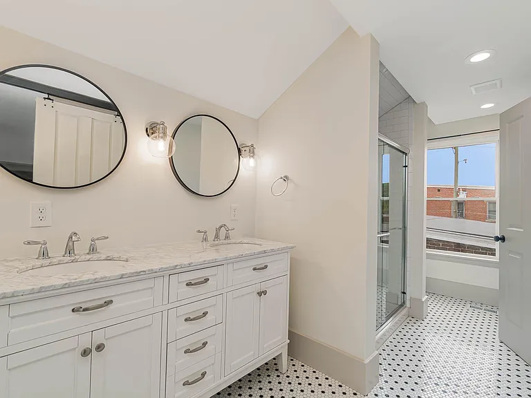 1563 Holman Ave — Photo 8