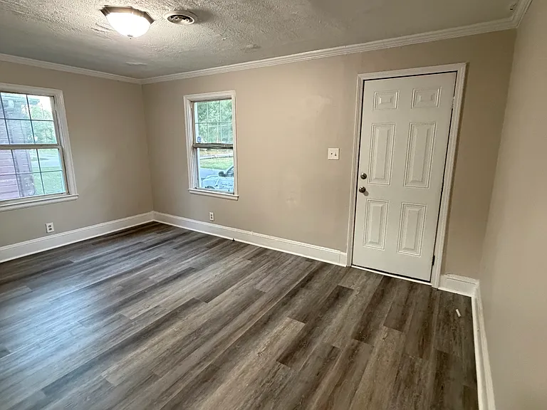 202 W Nance St — Photo 5