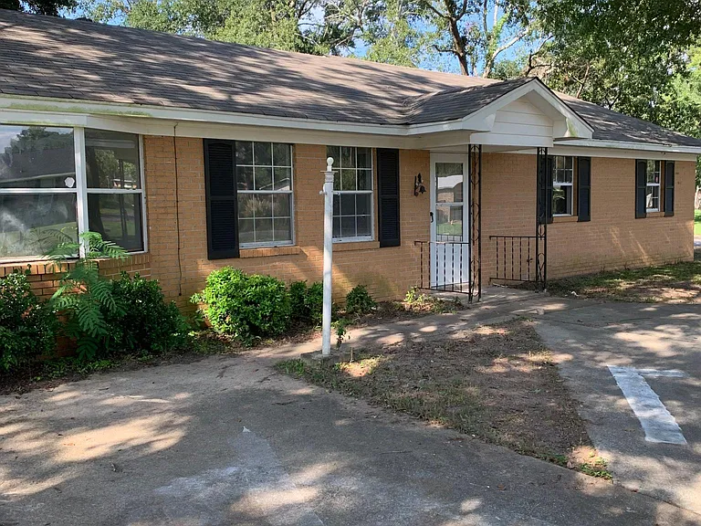 118 Stewart Ct — Photo 1
