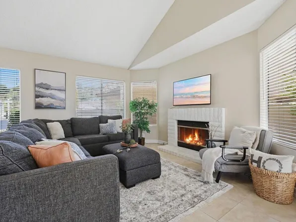 1851 Normandy Gln, Escondido, CA 92027