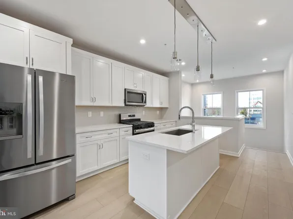 14361 Glen Manor Dr, Chantilly, VA 20151