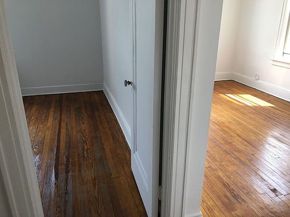 2nd image of 3261 34th St