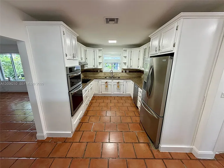 9340 Jamaica Dr — Photo 3