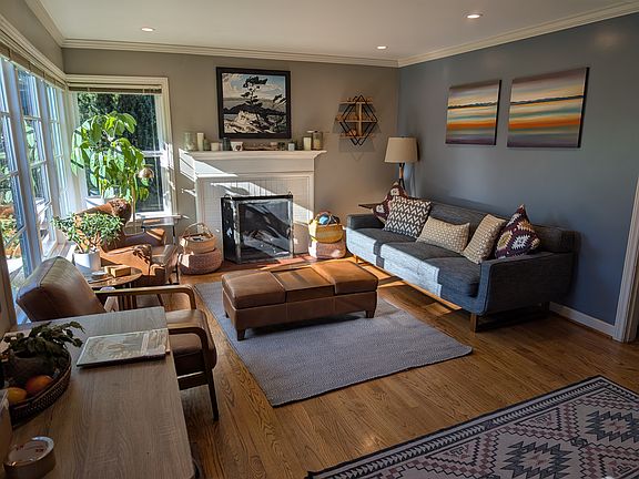Welcoming Living room with lots of natural light