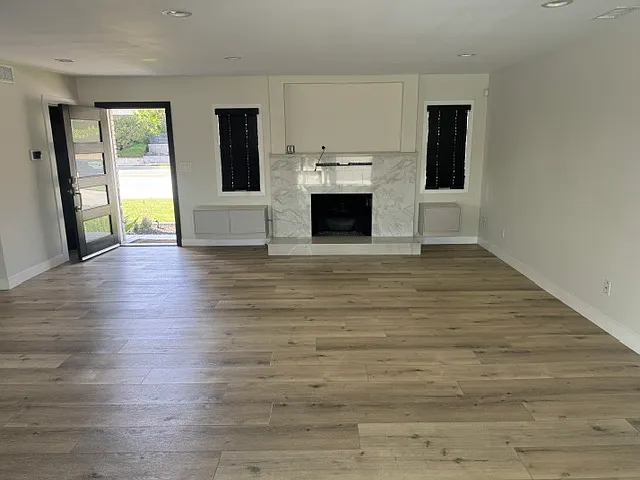 20650 Chatsworth St — Photo 4