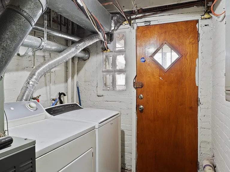 209 Douglas St NE — Photo 26