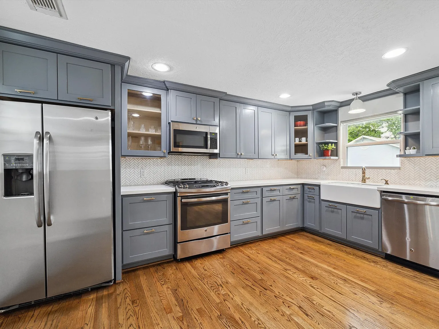 3 bed, 1645 sqft, $3,800 — Photo 3