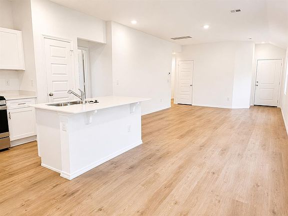 4th image of 920186 Green St