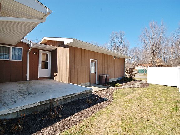 4th image of 365 Woodview Dr
