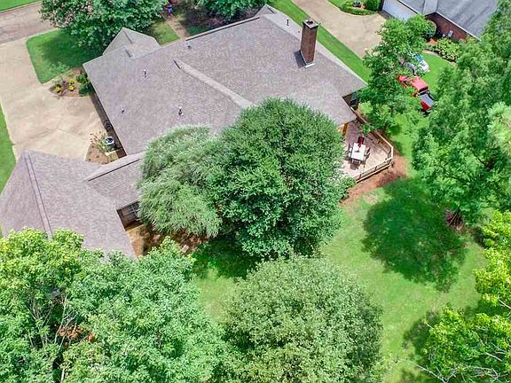 3rd image of 301 Fawnwood Dr