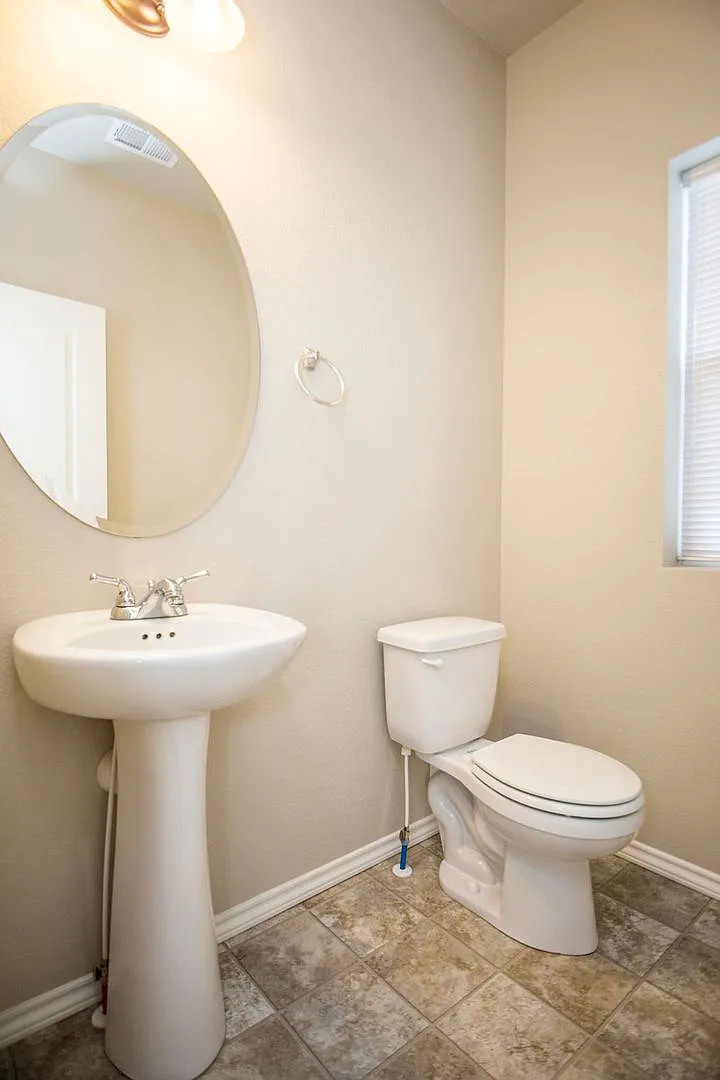 Spacious 3 Bedroom Single-Family Home with Modern Features — Photo 3