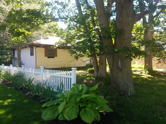 2nd image of 164 Grand Ave
