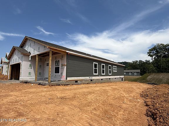 3rd image of 3724 Crimson Clover Ln